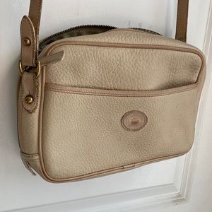 Vintage Dooney & Bourke tan zip top camera bag